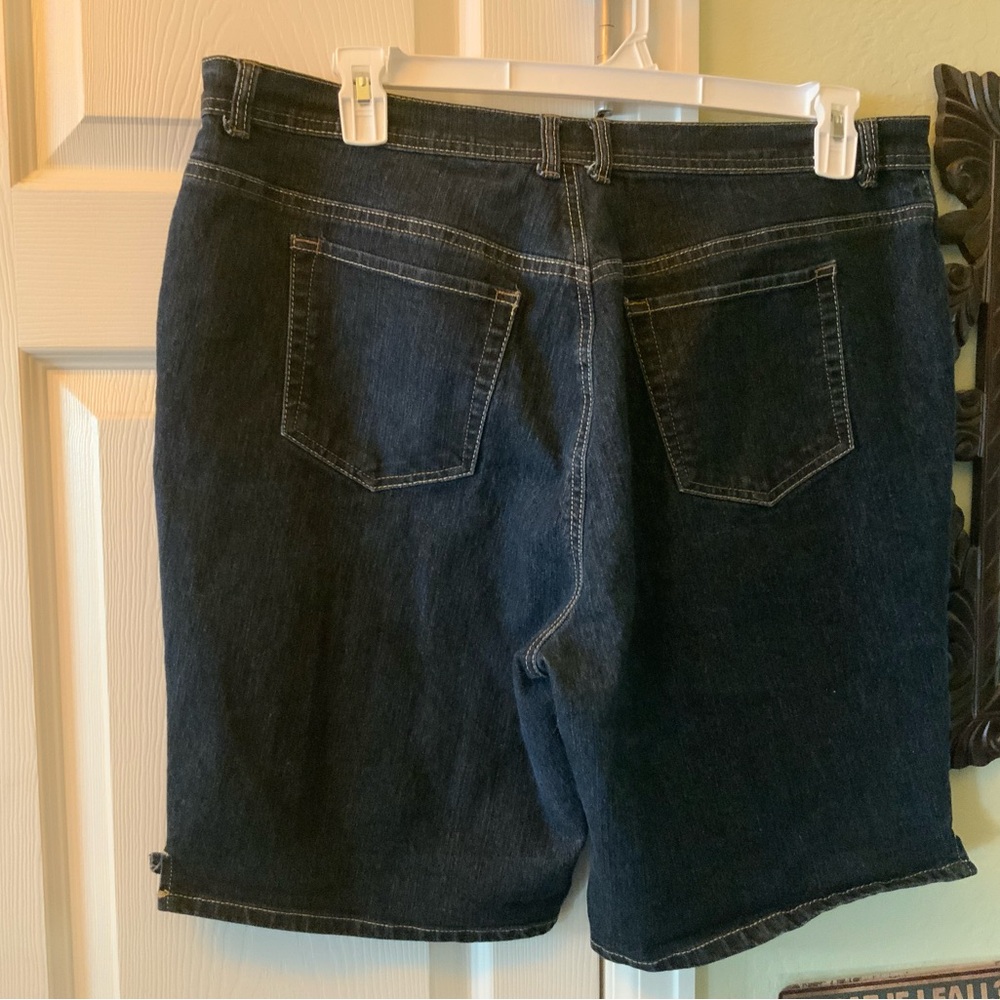 Gloria Vanderbilt Amanda Bermuda Dark Blue Denim Shorts - Picture 5 of 6